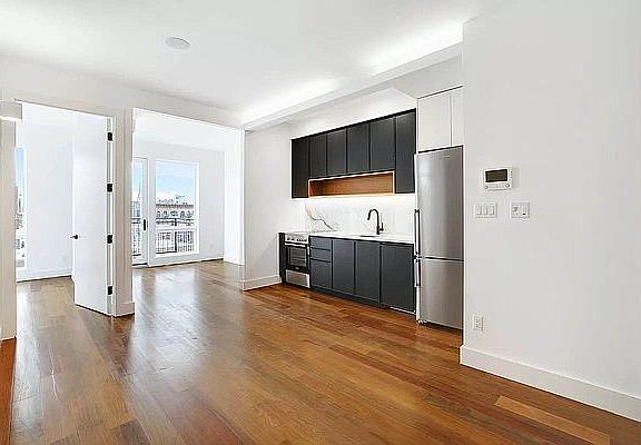2nd image of 213 Green St APT 4