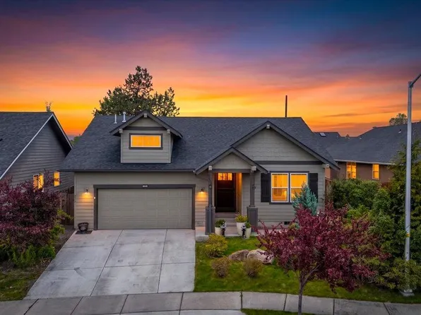 270 NW 33rd St, Redmond, OR 97756