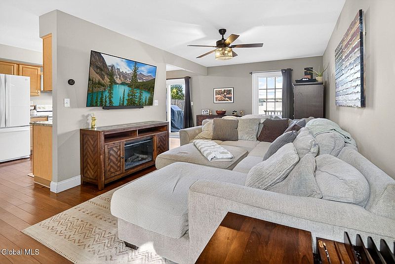 4th image of 214 Whitetail Court