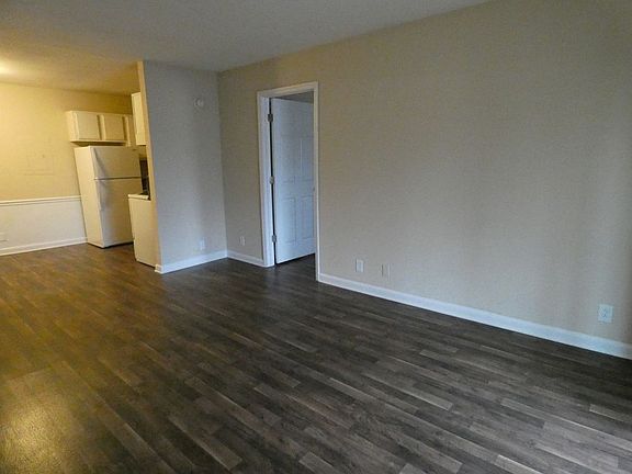3rd image of 1418 E Main St APT D38