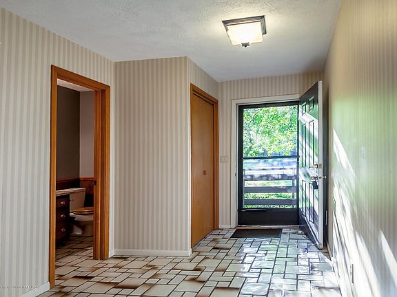 3rd image of 1818 Dogwood Dr