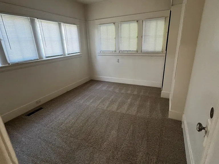 837 N Madison St — Photo 6