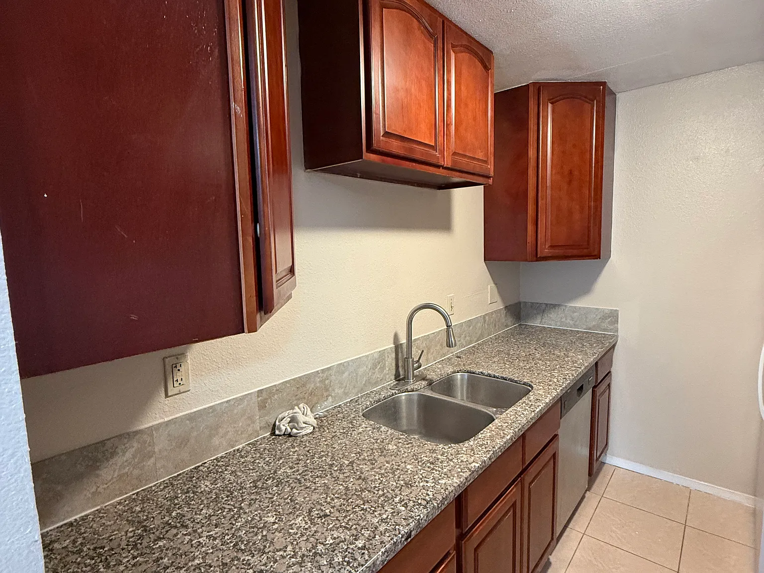 2 bed, 900 sqft, $1,650 — Photo 2