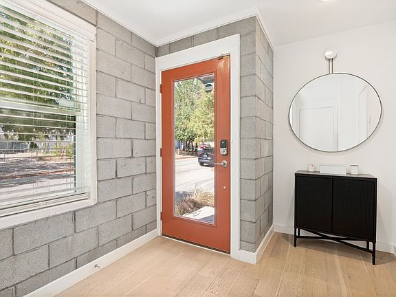 4th image of 427 W 10th St #201