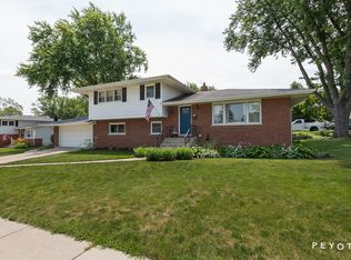 3405 Brookmeade Dr, Rolling Meadows, IL 60008