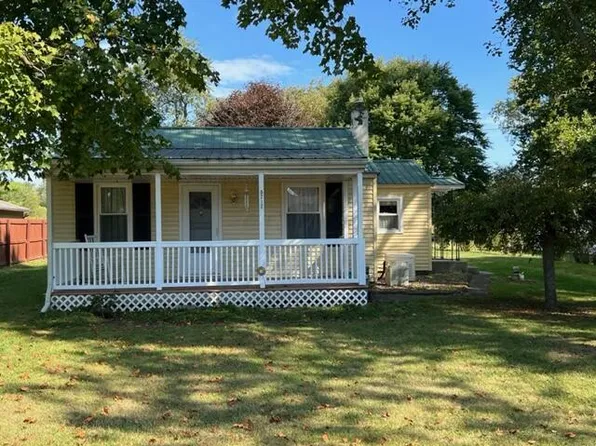 5717 Chestnut Hills Rd NE, Newark, OH 43055