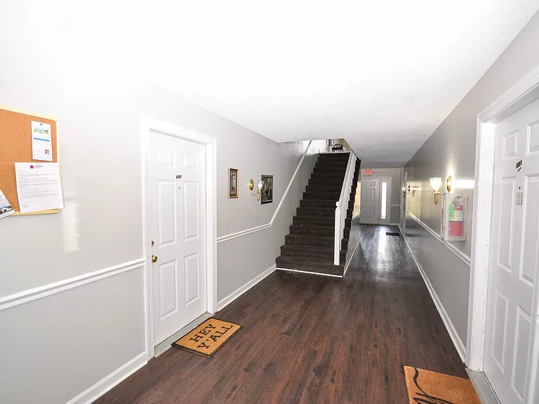 620 Oak Park Blvd #204 — Photo 8