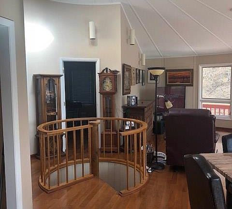 5th image of 258 Foxcroft Ln