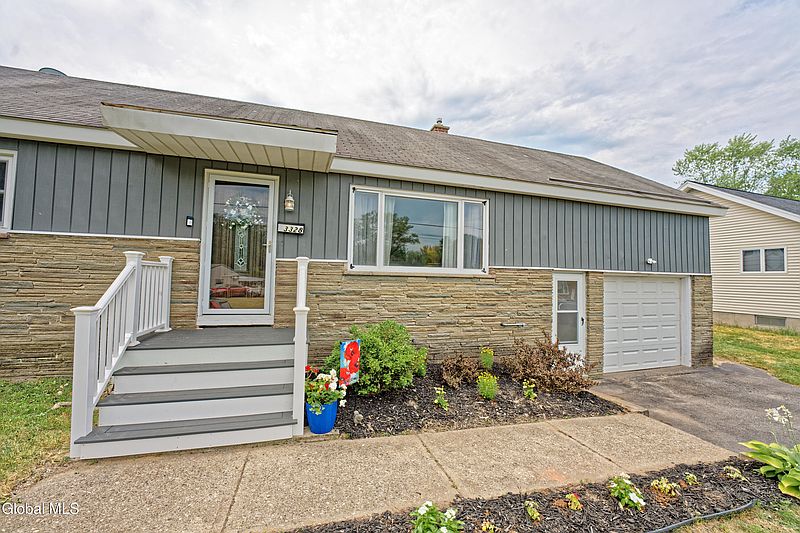2nd image of 3328 Kenwood Avenue
