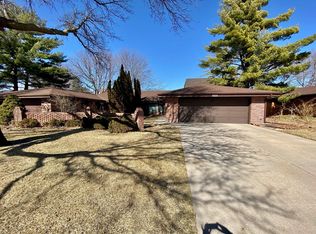 6932 Sumner St, Lincoln, NE 68506