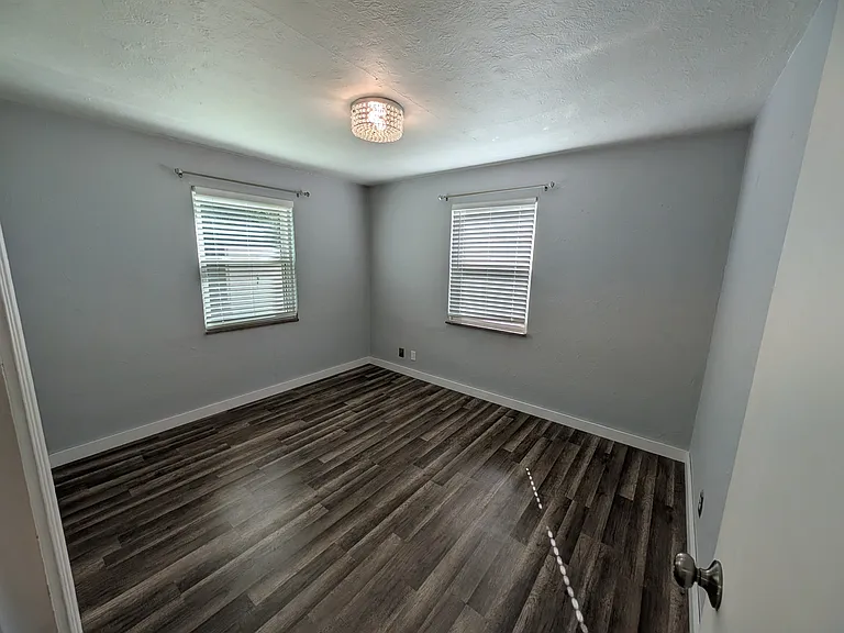 505 Maple St — Photo 16