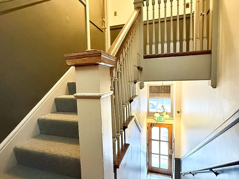 1522 E Olive Way — Photo 13