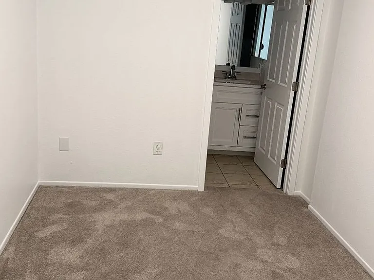 13042 Riverside Dr — Photo 12