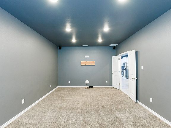 5th image of 10301 Avenue W