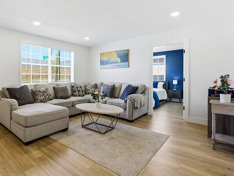 4310 W Carmen St — Photo 45