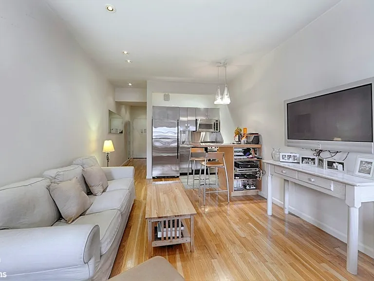 186 W 80th St #4C — Photo 3