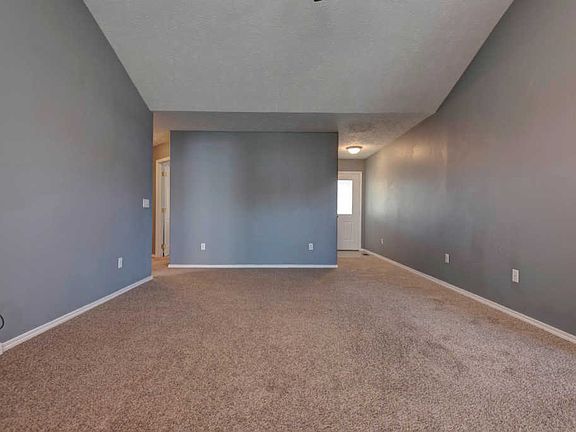 5th image of 1747 E Garland Ct
