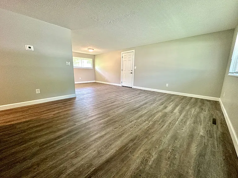 4408 Lesher Dr — Photo 2