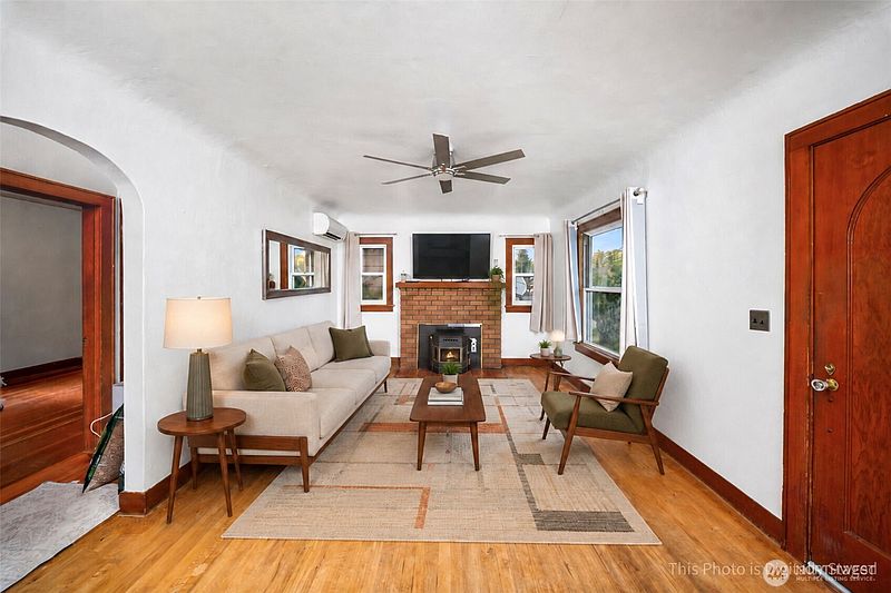 3rd image of 301 NW Benton Avenue