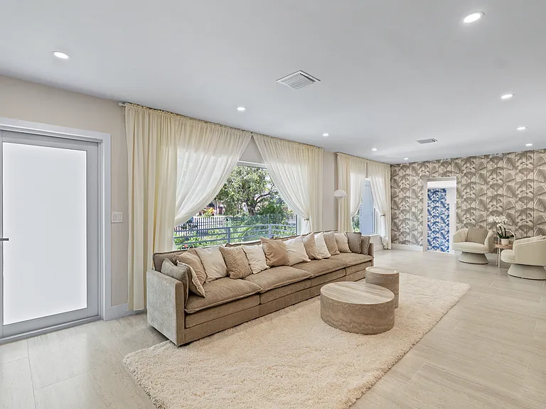 1345 SW 14th Ave — Photo 10