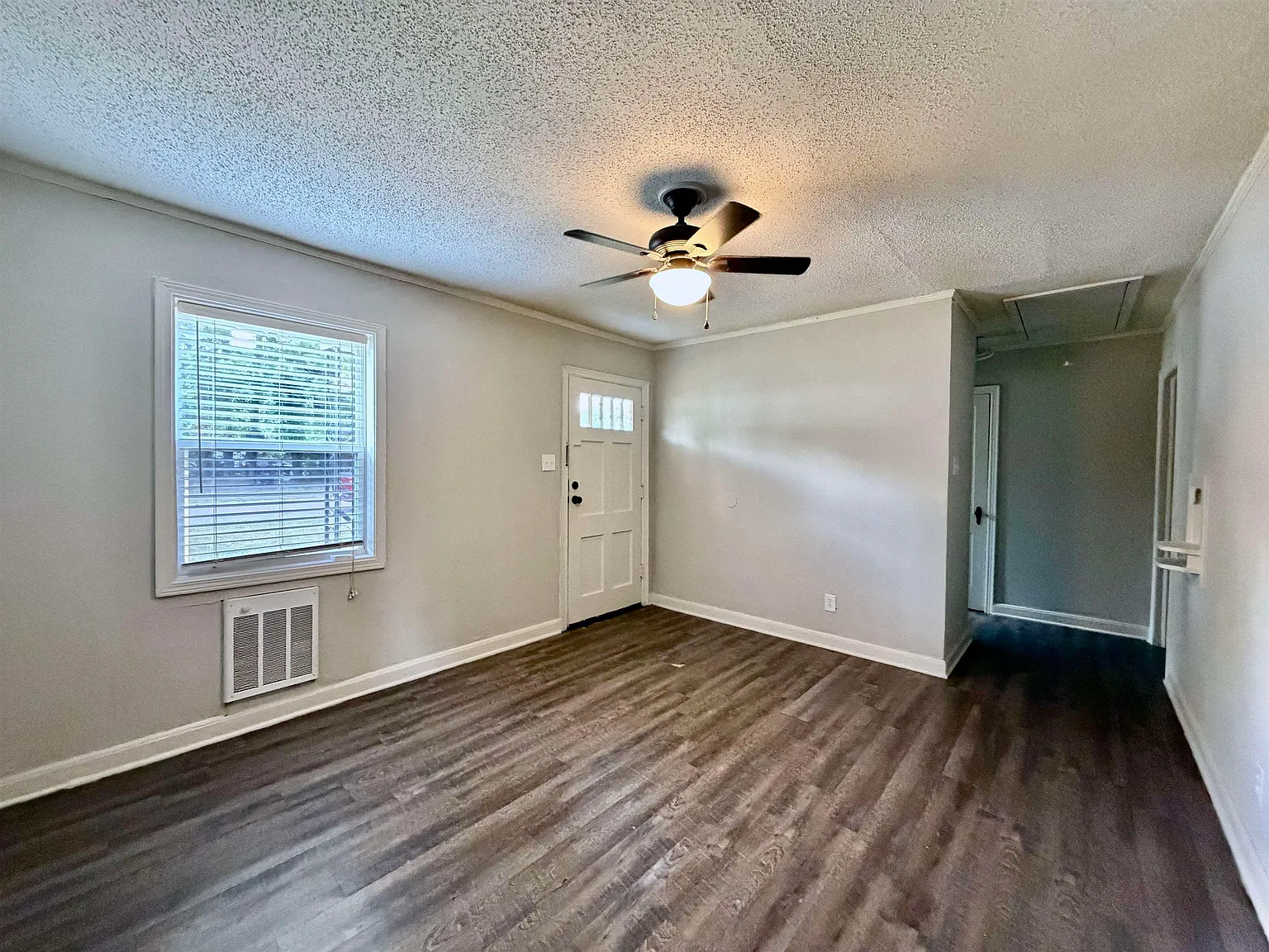 1 bed, 1.0 bath, $825 — Photo 3
