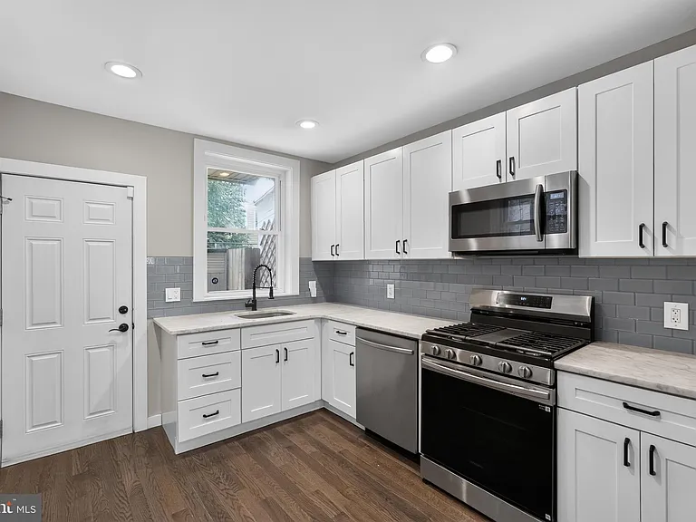 1911 S Lambert St — Photo 9