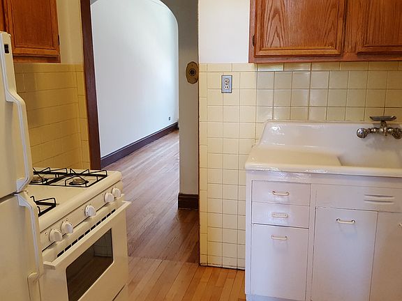 4th image of 5255 W Melrose St #1