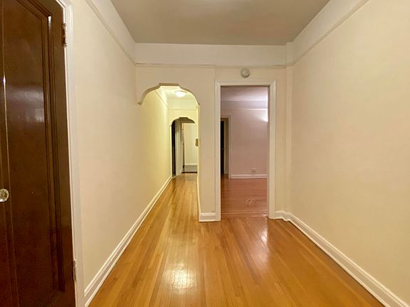 4th image of 30-83 Crescent St #55E