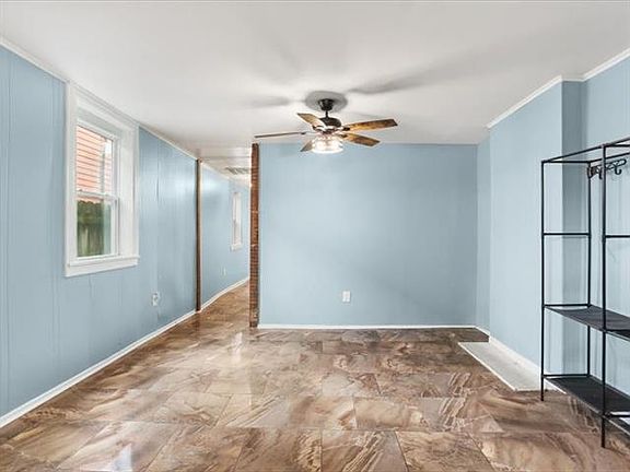 5th image of 504 Diana St