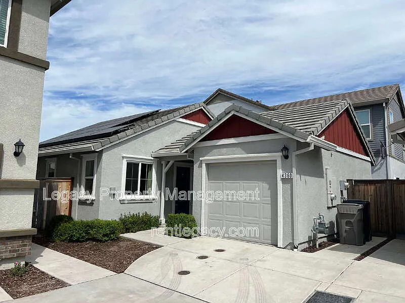 2 bed, 1.0 bath, 891 sqft, $1,995 — Photo 3