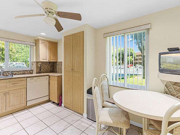 5th image of 9861 Sunrise Lakes Boulevard #101