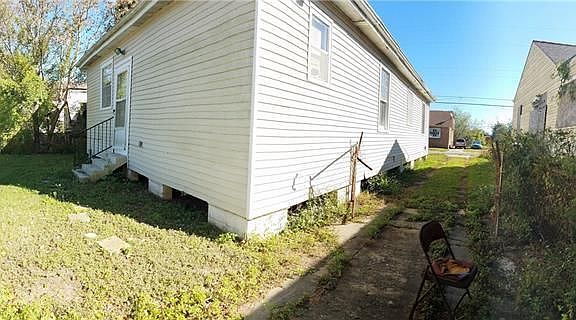 2nd image of 1830 Independence St