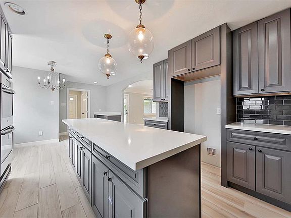3rd image of 4918 Glenmeadow Dr