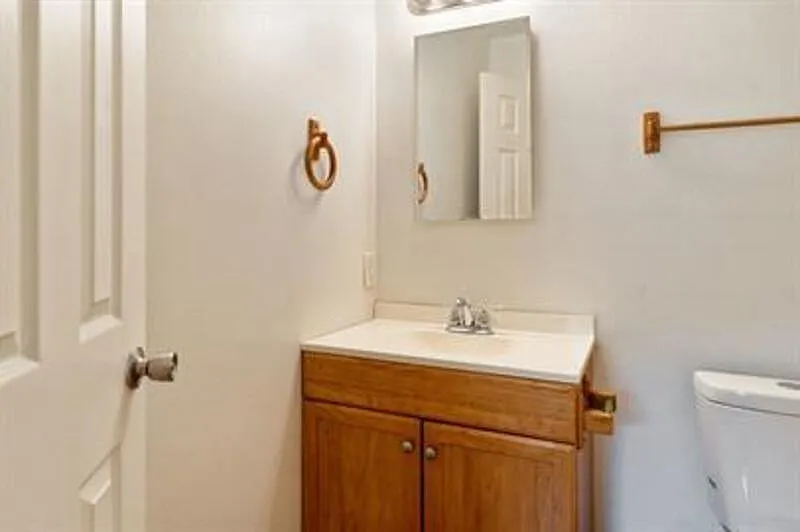 1 bed, 1.0 bath, 406 sqft, $989 — Photo 2