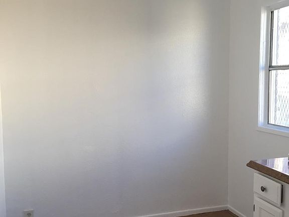 3rd image of 626 W 77th St