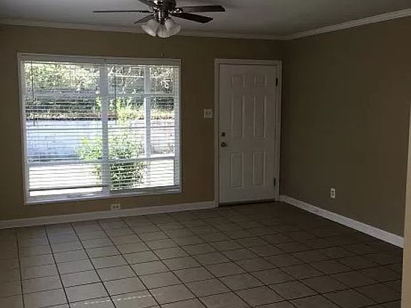 3rd image of 4052 Cresthaven Rd