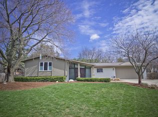 6977 Woodbank Dr, Bloomfield Hills, MI 48301