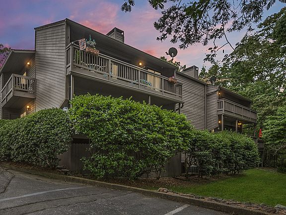 2nd image of 200 Hamilton Oaks Dr