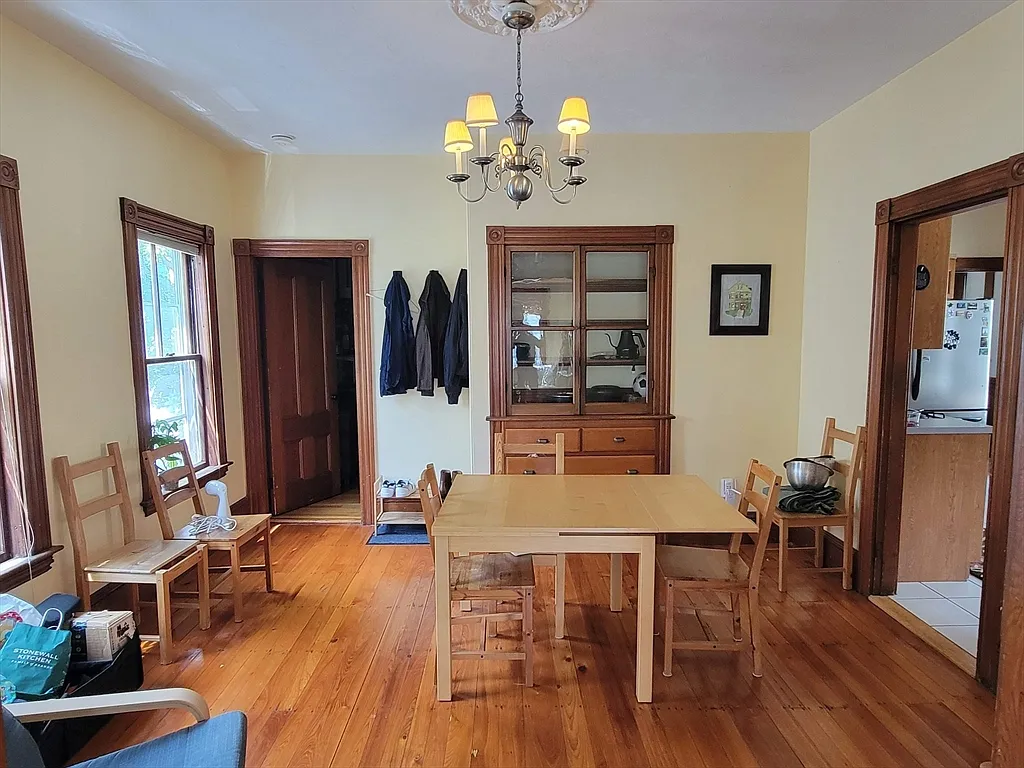 4 bed, 2.0 bath, 1715 sqft, $4,400 — Photo 4