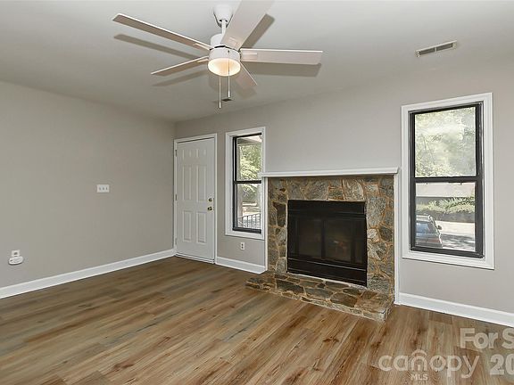 3rd image of 1023 Cranberry Cir