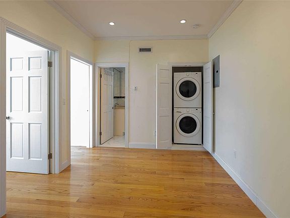 4th image of 1543 201st St Floor 1