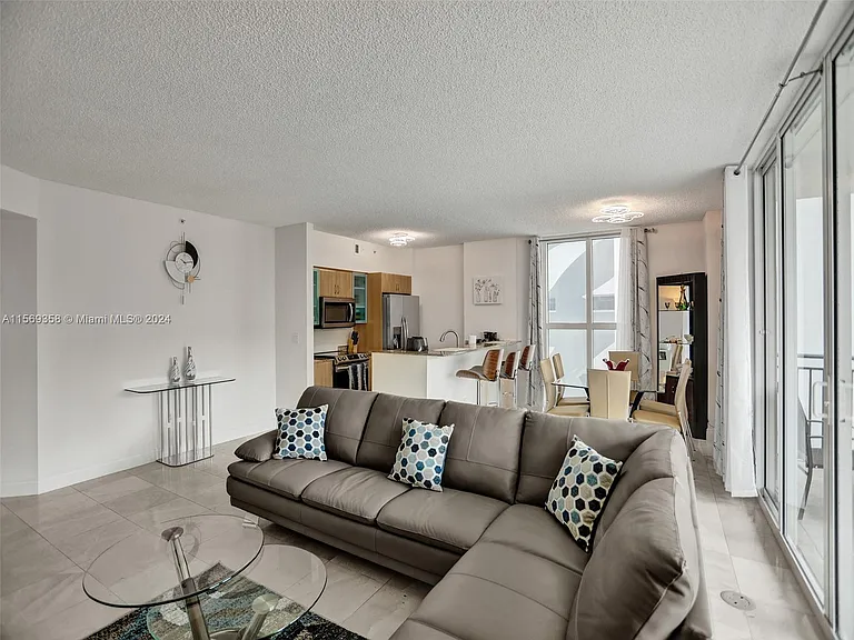 17555 Atlantic Blvd #1101 — Photo 4