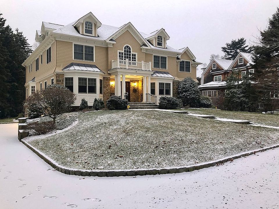 2nd image of 32 Lake Shore Dr