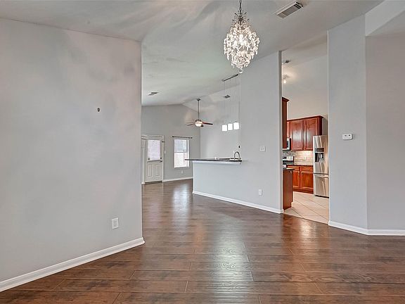4th image of 10027 Driftwood Park Dr