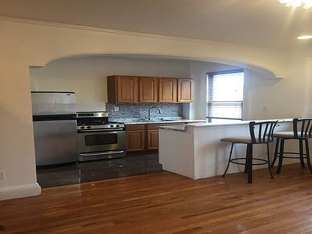 2nd image of 276 Monroe St APT 3