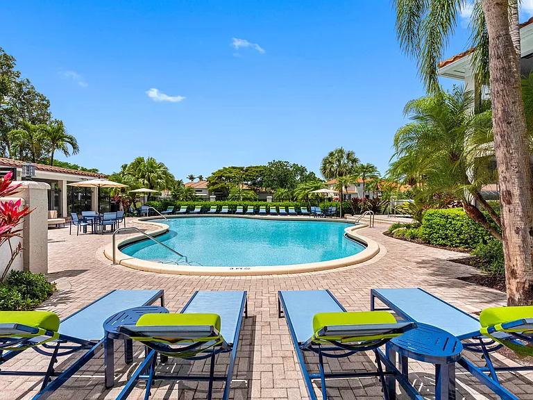 Mizner Court — Photo 8
