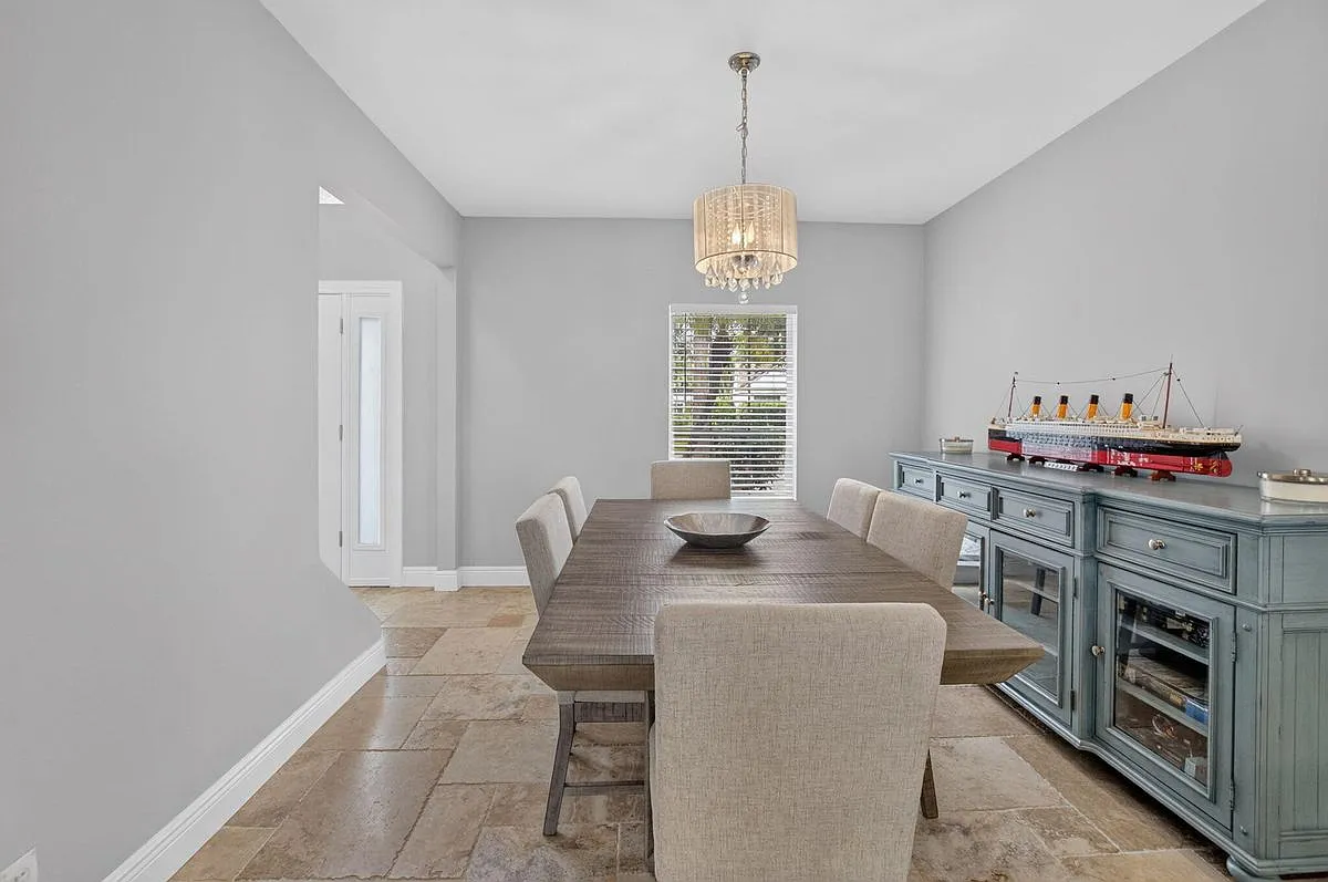 4 bed, 2.5 bath, 2501 sqft, $3,900 — Photo 1