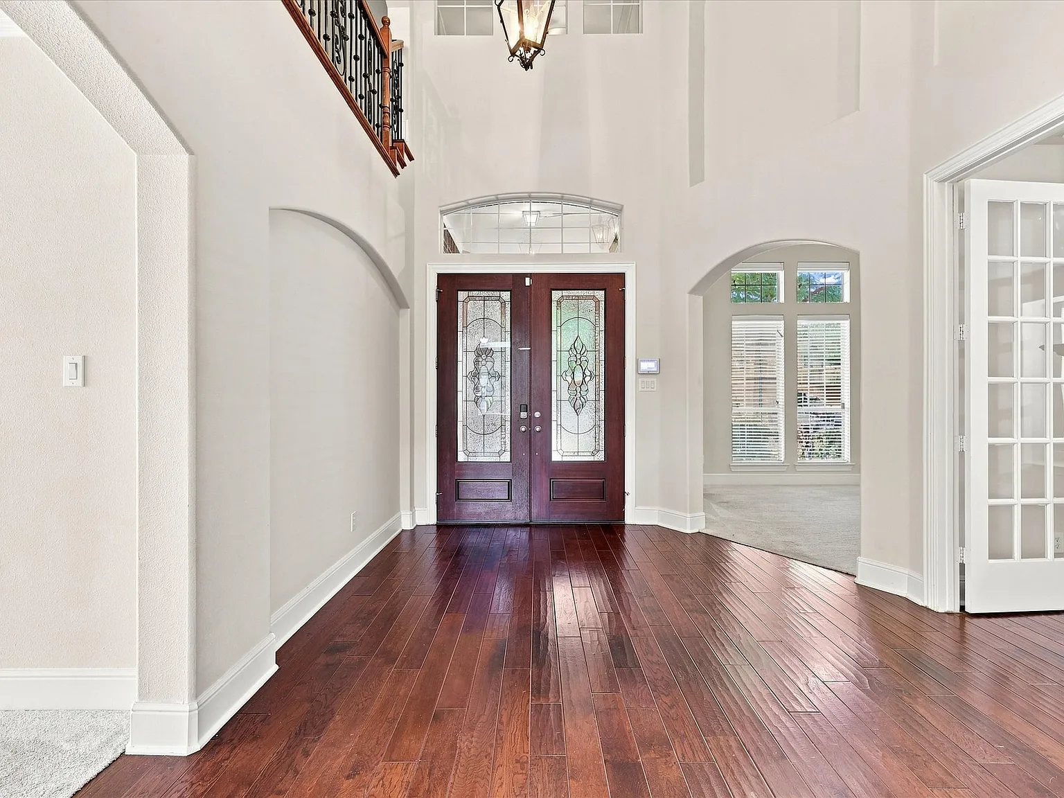 5 bed, 4868 sqft, $4,200 — Photo 2