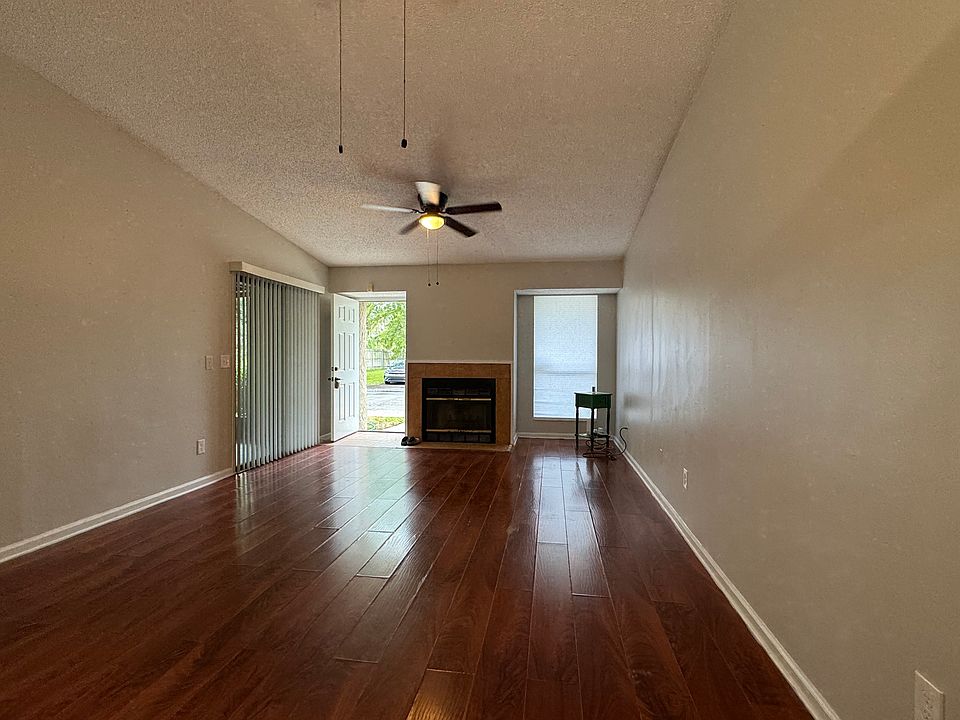 Spacious living room