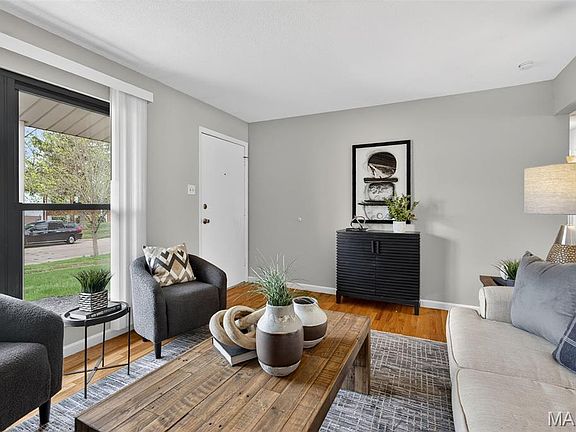 4th image of 11828 Foxwood Dr